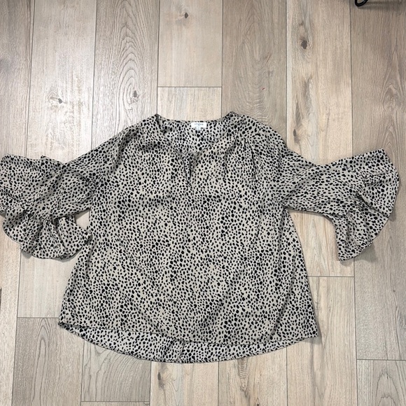 Umgee Women's Leopard print Ruffle Sleeve Top - Picture 1 of 9